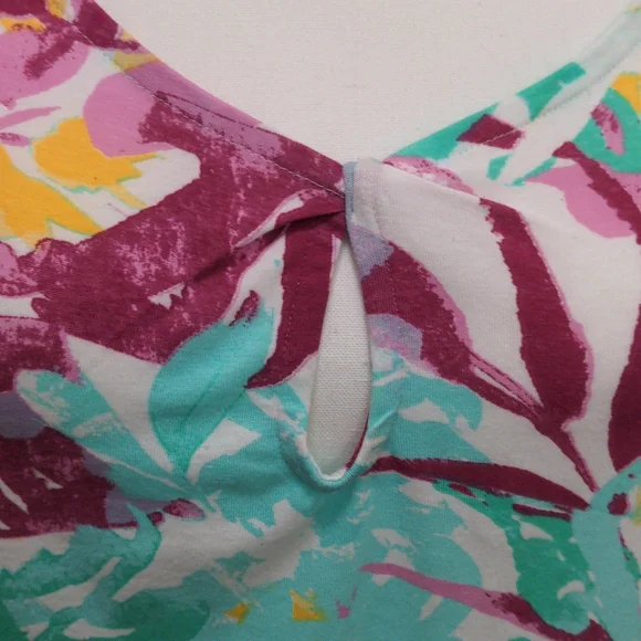 Coral Bay NWOT XL tropical tee, cotton/spandex, key hole detail, short sleeves - Picture 2 of 4